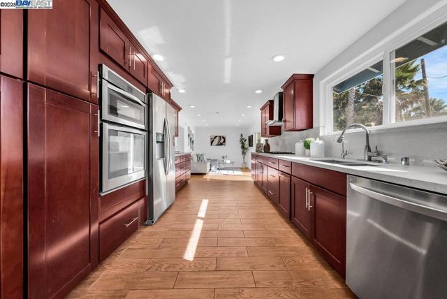 48346 Cottonwood St, Fremont CA: https://media.crmls.org/mediaz/7d96e0f2-aaf1-4a63-9cd1-f37bac4ff48e.jpg