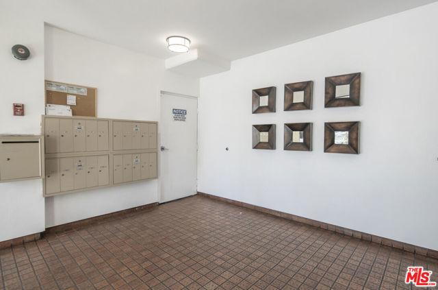 1815 Glendon Avenue, Los Angeles CA: https://media.crmls.org/mediaz/7d9709de-bded-4ed9-b0cb-f00a5c9e79b6.jpg