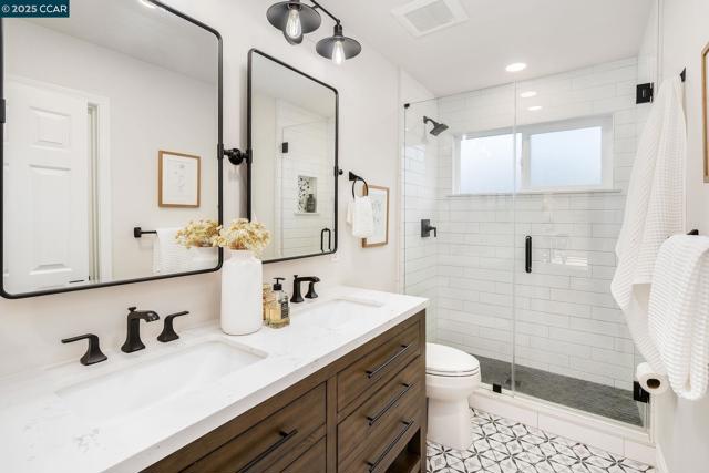 115 Camino Encanto, Danville CA: https://media.crmls.org/mediaz/7d97840a-0b7b-4538-bd5f-6cdfdda6894e.jpg