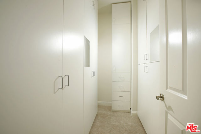 143 N Arnaz Drive, Beverly Hills CA: https://media.crmls.org/mediaz/7d97a96c-a555-4b7e-bd60-144f3f781b4c.jpg