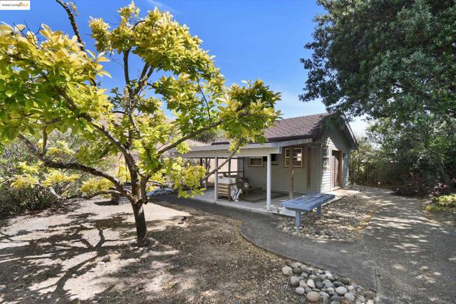 2944 Von Doolen Court, Pinole CA: https://media.crmls.org/mediaz/7d97af7f-f62e-4e0f-aed3-1619f414bf34.jpg