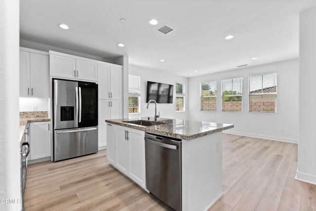 5024 Rexton Drive, Camarillo CA: https://media.crmls.org/mediaz/7d97b95a-7942-44a2-9f5b-c7bd09ba98d4.jpg