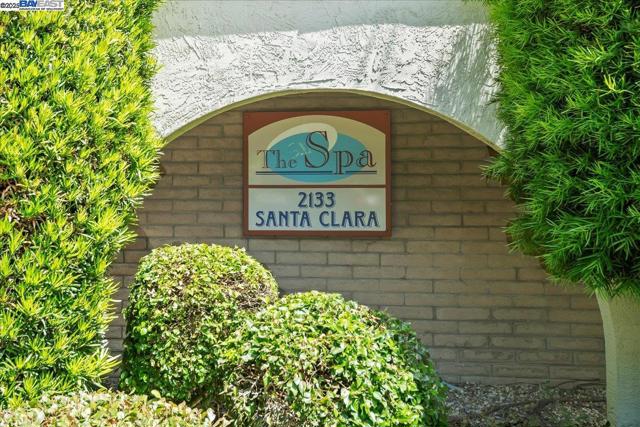 2133 Santa Clara Ave, Alameda CA: https://media.crmls.org/mediaz/7d97db24-01c0-4d11-8778-ed9be32cc829.jpg