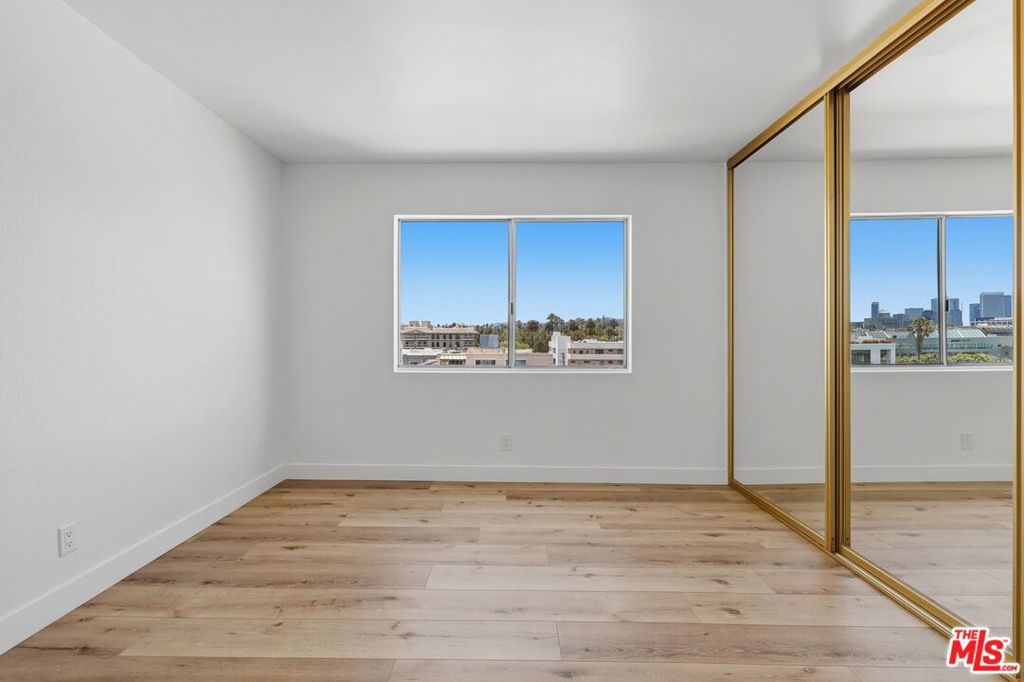https://media.crmls.org/mediaz/7d981d7f-12b1-408f-b638-420b9d378591.jpg?preset=X-Large