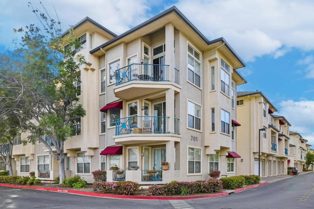 701 Baltic Circle #715