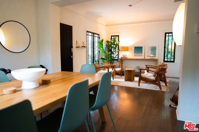 217 7th Avenue, Venice CA: https://media.crmls.org/mediaz/7d988627-6e13-4a43-a251-c9024c5a1673.jpg
