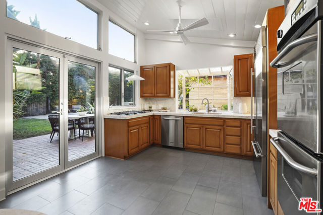 12815 Sarah Street, Studio City CA: https://media.crmls.org/mediaz/7d98c41a-ecba-4a4b-a55d-4777ac26dc3a.jpg
