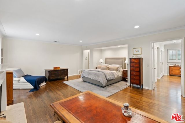 11051 Strathmore Drive, Los Angeles CA: https://media.crmls.org/mediaz/7d98c5d1-69bf-45d8-bc94-07cf476f5da1.jpg