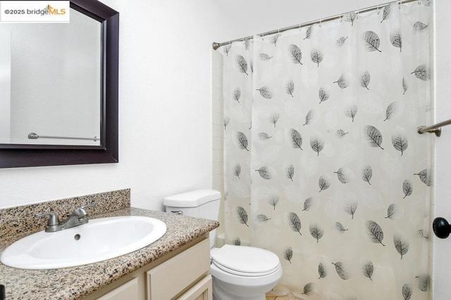 738 Valley Green Dr, Brentwood CA: https://media.crmls.org/mediaz/7d9a121f-54b2-4577-8bbb-fddf1584d652.jpg