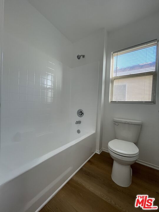 121 Cancion Way, Los Angeles CA: https://media.crmls.org/mediaz/7d9a360b-e991-40e9-add8-99386d3809d9.jpg