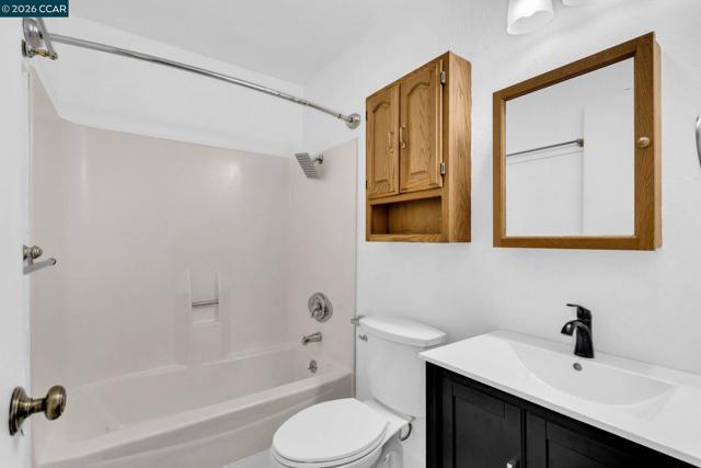 2607 Ithaca Ct., Antioch CA: https://media.crmls.org/mediaz/7d9a48db-949f-4971-a2a0-4847c46cf30d.jpg