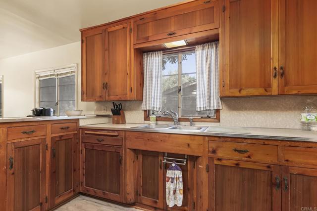 1453 OLIVEWOOD LN, Alpine CA: https://media.crmls.org/mediaz/7d9ab116-4ead-4eac-9620-f114452ac915.jpg