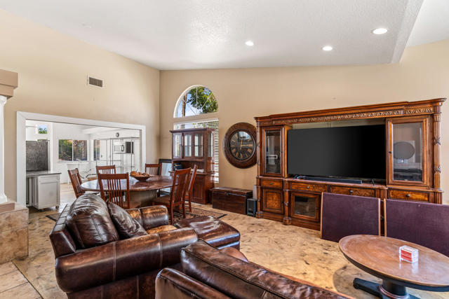 340 Augusta Drive, Palm Desert CA: https://media.crmls.org/mediaz/7d9ad261-1303-4b04-899d-bd20aee002bd.jpg