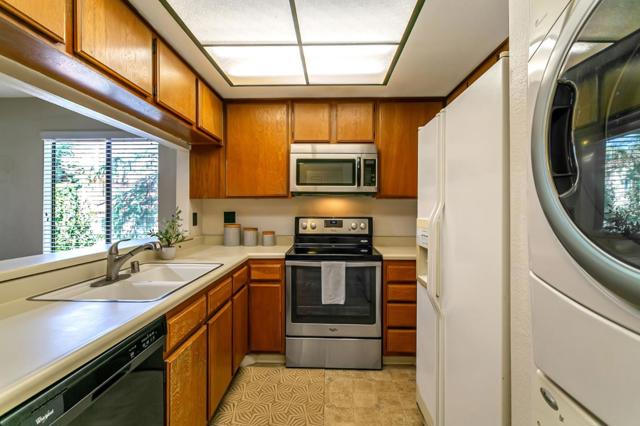 771 Williamsburg Way, Gilroy CA: https://media.crmls.org/mediaz/7d9ae335-b24c-4329-933d-ccce025c4f23.jpg