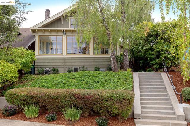 3860 Greenwood Ave, Oakland CA: https://media.crmls.org/mediaz/7d9b1b82-ae97-494d-8f02-f1a1dbc73302.jpg