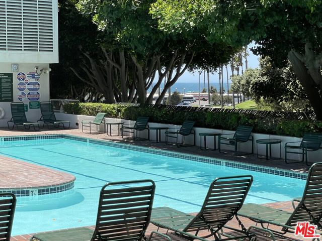 2940 Neilson Way, Santa Monica CA: https://media.crmls.org/mediaz/7d9b6df5-1def-45a8-80e2-52402e17c0b9.jpg