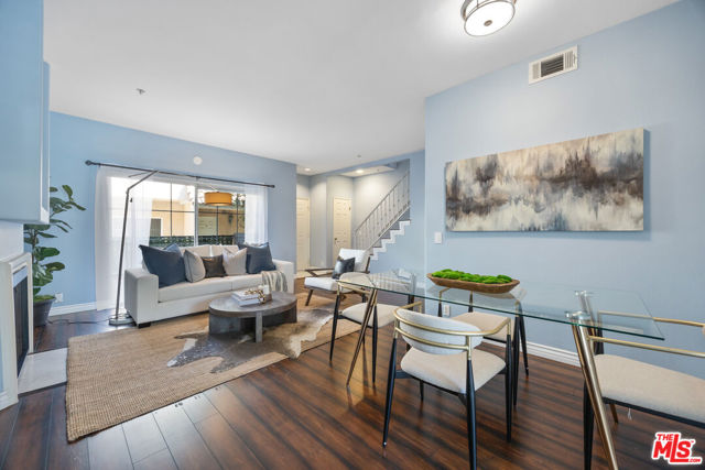 14365 Foothill Boulevard, Sylmar CA: https://media.crmls.org/mediaz/7d9b99a0-4d6f-4b61-a7e0-26f793a7a09e.jpg