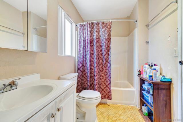 9065 67 Lemon St, Spring Valley CA: https://media.crmls.org/mediaz/7d9c6ba8-f821-4111-8036-06b6c74c9d4c.jpg