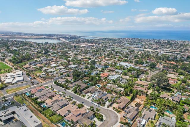 1648 Brady Cir, Carlsbad CA: https://media.crmls.org/mediaz/7d9c8295-5162-4844-aea8-62b67ee5aeaa.jpg