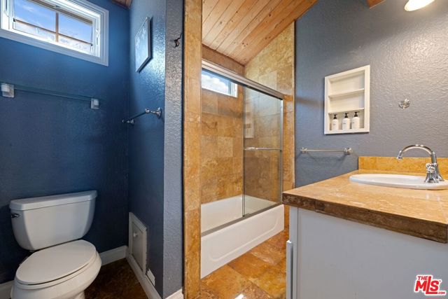 2955 Corral Canyon Road, Malibu CA: https://media.crmls.org/mediaz/7d9d1f2d-f9e9-49fa-9611-b060764ad981.jpg