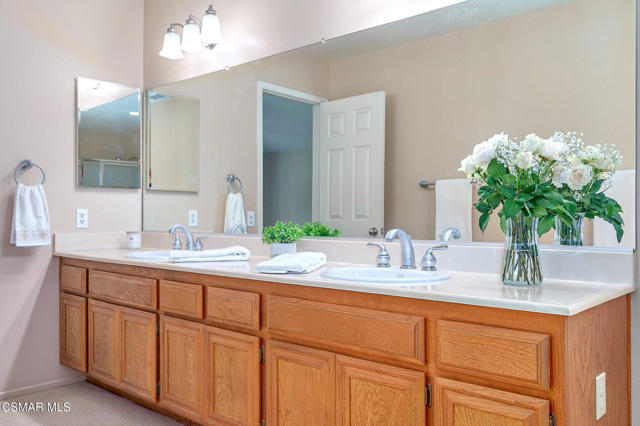 5506 Evita Court, Agoura Hills CA: https://media.crmls.org/mediaz/7d9d3089-1cd5-4954-9425-676bacda5547.jpg