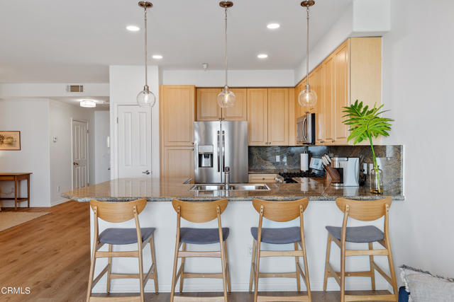 Detail Gallery Image 2 of 29 For 436 Poli St #402,  Ventura,  CA 93001 - 2 Beds | 2 Baths