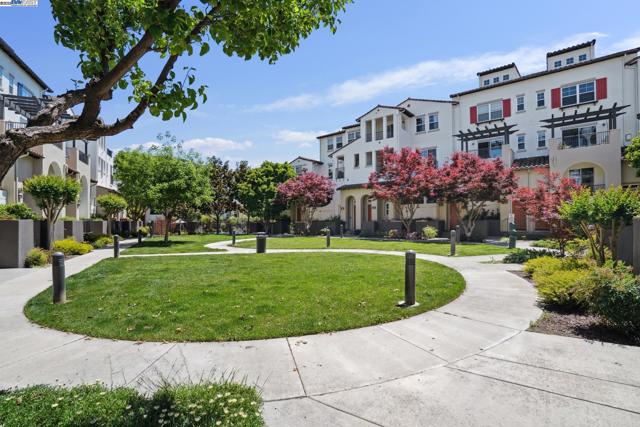 4225 Clarinbridge Cir, Dublin CA: https://media.crmls.org/mediaz/7d9e5ede-faf1-4260-8ace-633aad046f75.jpg