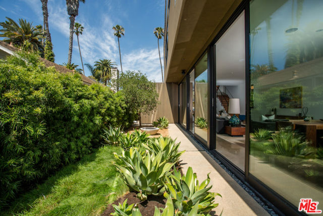 848 Milwood Avenue, Venice CA: https://media.crmls.org/mediaz/7d9ea088-9fca-4eec-a4d6-b0f8e74a58d4.jpg