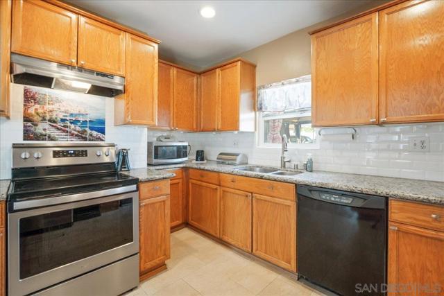 2931 Dahlia St, San Diego CA: https://media.crmls.org/mediaz/7d9efb43-a8c6-4765-919a-5f61e1505e73.jpg