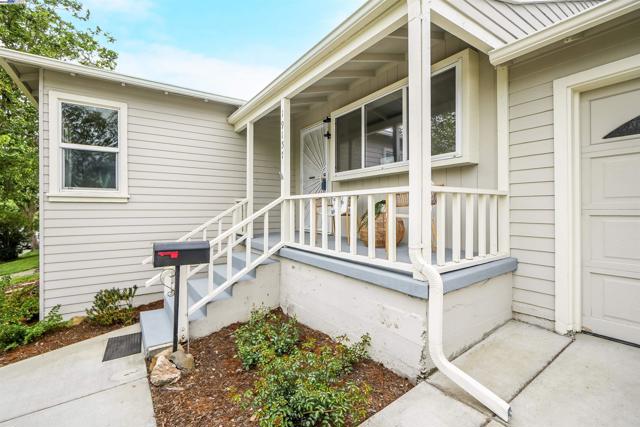 19157 San Miguel Ave, Castro Valley CA: https://media.crmls.org/mediaz/7d9f0e7a-48f8-47df-bc36-33b62b3e5304.jpg