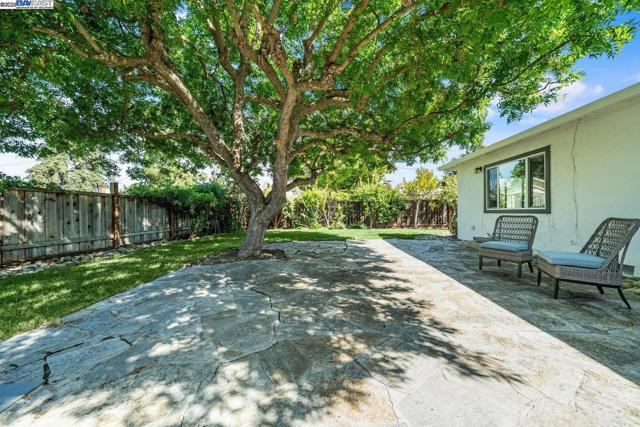 1876 Lynwood Dr, Concord CA: https://media.crmls.org/mediaz/7d9f3412-f8e9-468a-a8cb-7e9eeb9bc55d.jpg