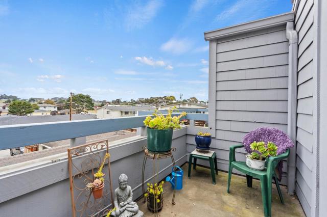 3095 Marina Drive, Marina CA: https://media.crmls.org/mediaz/7d9f36d0-a7ab-4923-a2ca-aa0e5b0aa638.jpg