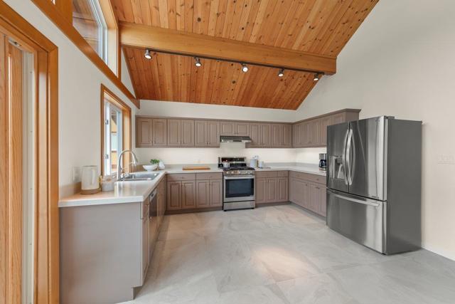350 6th Avenue, Half Moon Bay CA: https://media.crmls.org/mediaz/7d9fa2b9-bf93-432e-b0ab-078c8b53ef9d.jpg