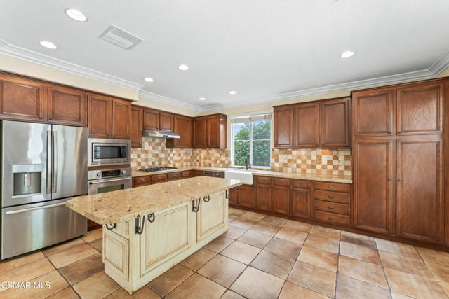 186 Parkside Drive, Simi Valley CA: https://media.crmls.org/mediaz/7d9ffa68-8a38-4f49-b118-a1c25f920560.jpg