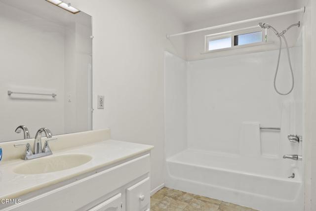 4226 Hitch Boulevard, Moorpark CA: https://media.crmls.org/mediaz/7da02c9d-abdd-41e7-865a-30e7c51f6248.jpg