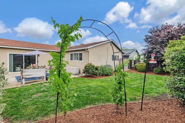 758 Pearlwood Way, San Jose CA: https://media.crmls.org/mediaz/7da066e1-aae7-4622-8548-b22f93412297.jpg