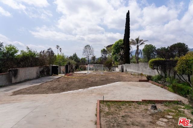3359 Glenrose Avenue, Altadena CA: https://media.crmls.org/mediaz/7da07125-406c-421e-8612-5446d3490a24.jpg