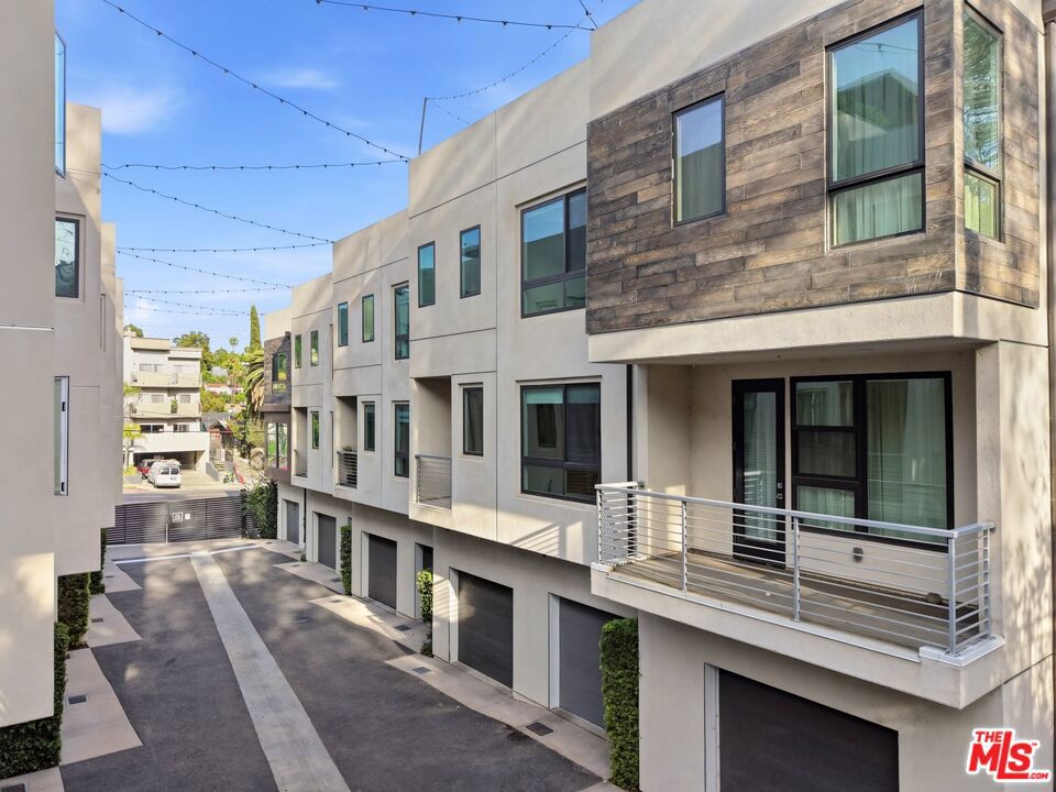 2111 N Cahuenga Boulevard #11