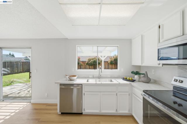 Image 16 of 47 For 5981 Skylinks