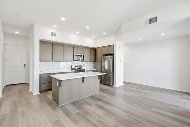 Detail Gallery Image 11 of 64 For 1455 Banahaw Way #6,  Chula Vista,  CA 91915 - 3 Beds | 2/1 Baths