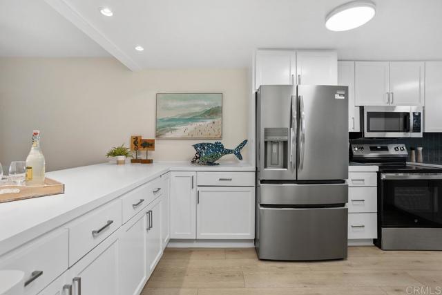 640 W Solana Circle, Solana Beach CA: https://media.crmls.org/mediaz/7da14a93-ef25-4907-8784-bd0a57f720a4.jpg