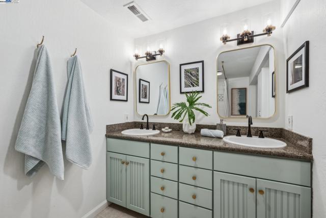 589 TAHOS ROAD, Orinda CA: https://media.crmls.org/mediaz/7da28df1-7136-40d6-bf27-8c770ebd8fc4.jpg