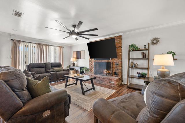 3774 Maywood Court, San Bernardino CA: https://media.crmls.org/mediaz/7da370ad-80c7-4656-ad70-5486e63b3d8e.jpg