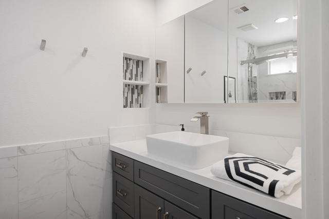 2450 Tamarisk Road, Palm Springs CA: https://media.crmls.org/mediaz/7da3826f-d771-4440-bf8c-102669466a57.jpg