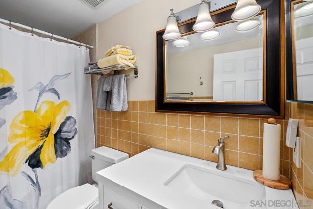 1387 Don Carlos Ct, Chula Vista CA: https://media.crmls.org/mediaz/7da39ced-b31a-45c1-8198-1f7834cb2f5a.jpg