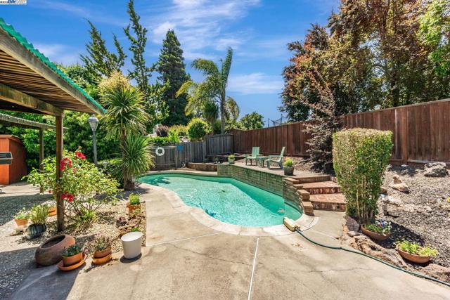 36 Barcelona Ct, Danville CA: https://media.crmls.org/mediaz/7da3b47e-decb-4662-a29f-b5ac2666e458.jpg