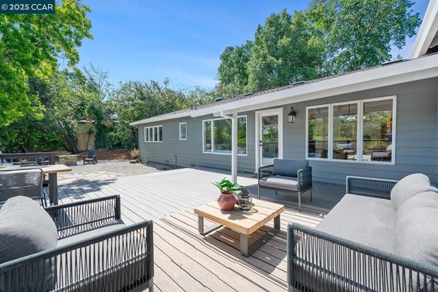 196 Miramonte Rd, Walnut Creek CA: https://media.crmls.org/mediaz/7da4ff8a-e609-4600-8ce8-15472dd29886.jpg