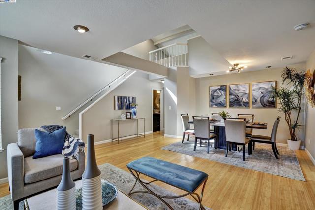 30 San Vicente Ct, Danville CA: https://media.crmls.org/mediaz/7da55fe5-e0ee-4732-a75e-c005f0192499.jpg