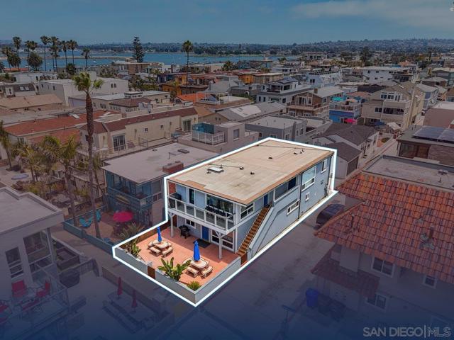 707 Ensenada Ct, San Diego CA: https://media.crmls.org/mediaz/7da57be4-1c8f-41dd-b699-df2747e08b86.jpg
