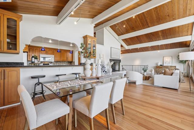 2140 Pullman Ave, Belmont CA: https://media.crmls.org/mediaz/7da5a140-aa48-438a-851b-5073f0ed6990.jpg